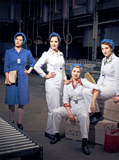 voir Bomb Girls : Des femmes et des bombes Saison 2 en streaming 